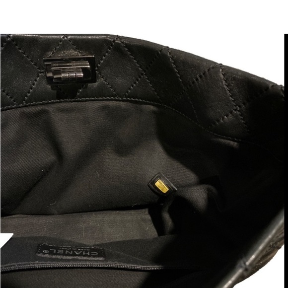 Chanel 2.55 Matelasse Turn Lock Tote Leather Handbag - Picture 4 of 9